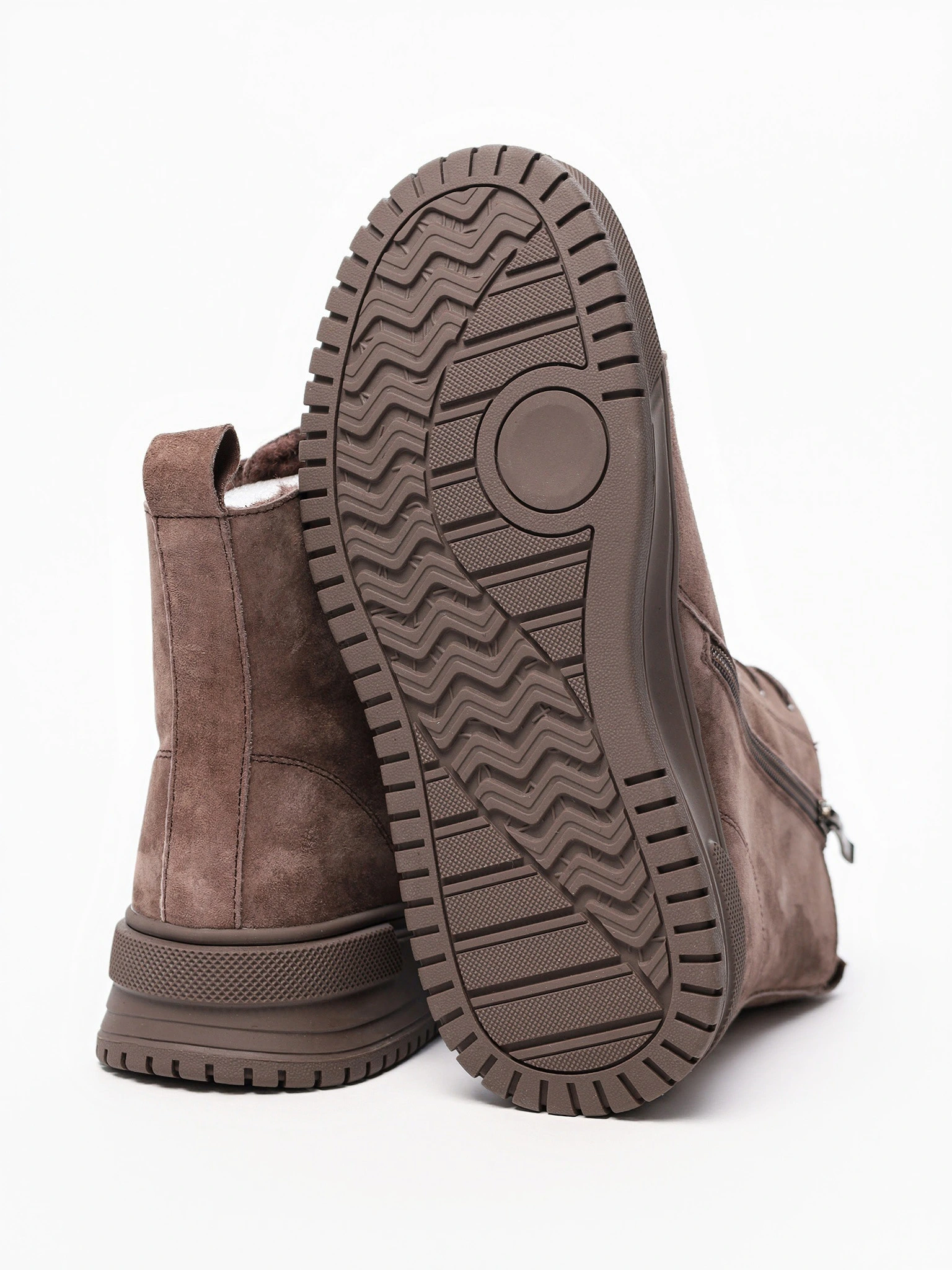 Ботинки коричневого цвета на средней платформе